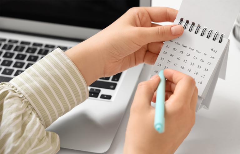 Main et calendrier